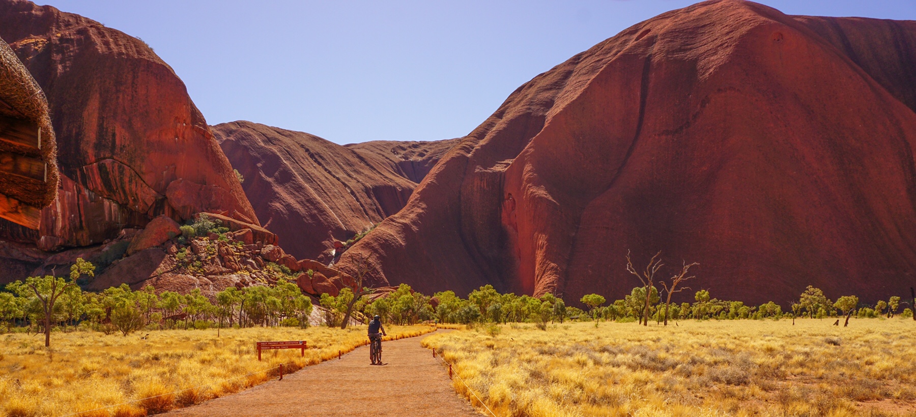 6-7 August: Uluru National Park – When the Cat's Away…